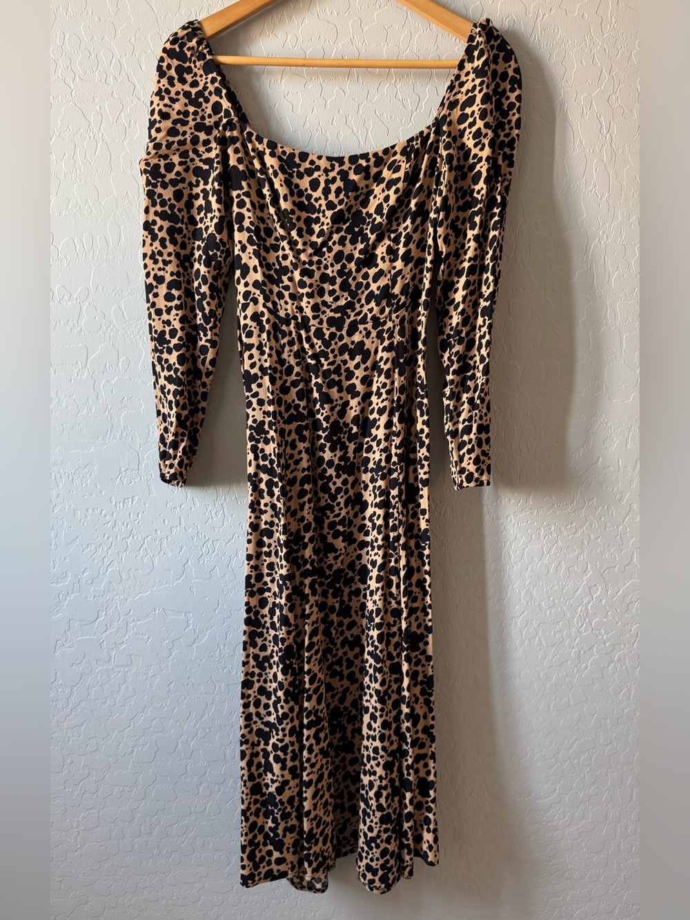 Reformation Long Sleeve Sigmund Leopard
Print Midi Dress - Size 2P